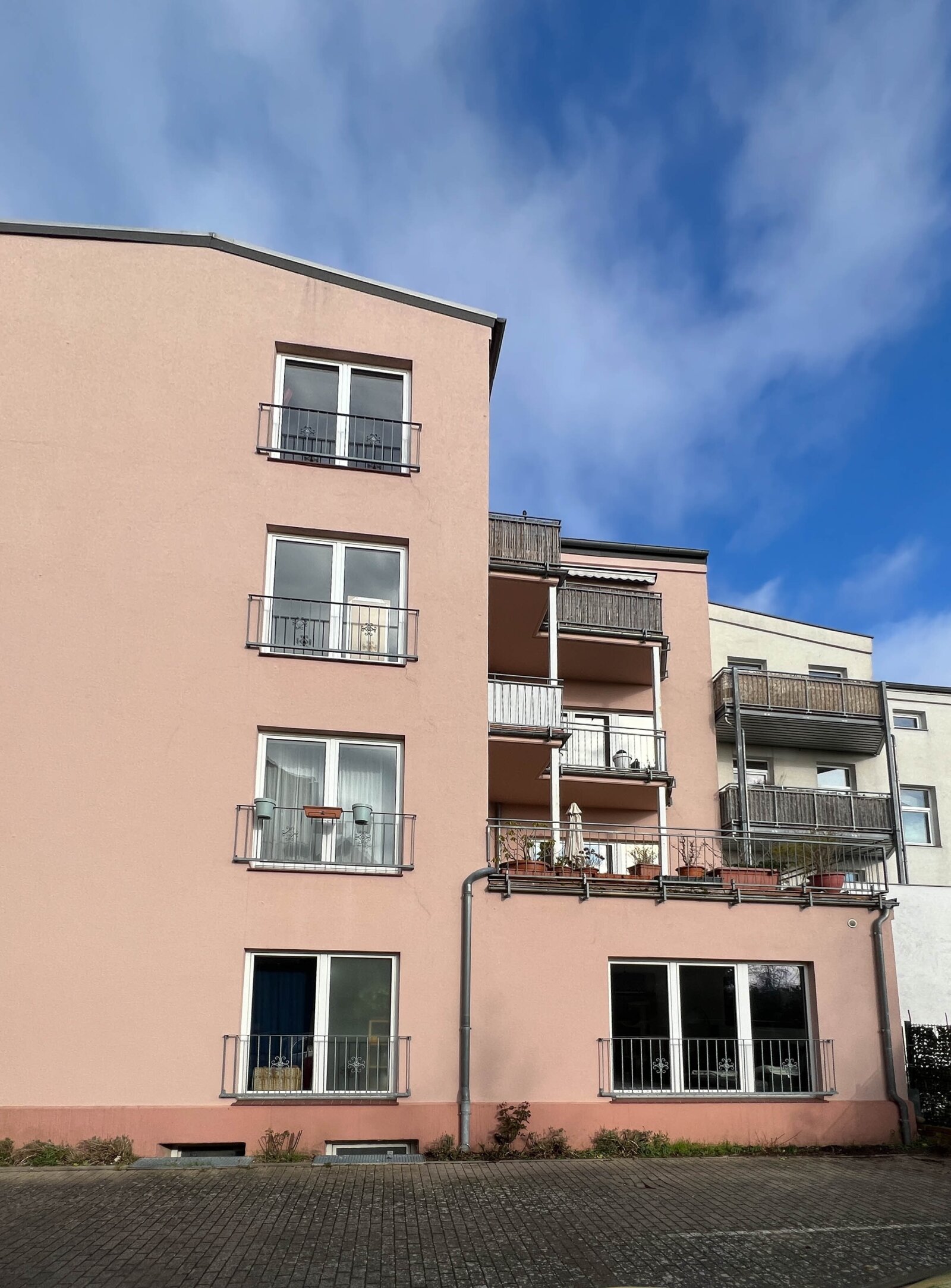 Provisionsfrei - Eigentumswohnung mit Balkon und Stellplatz in SN 