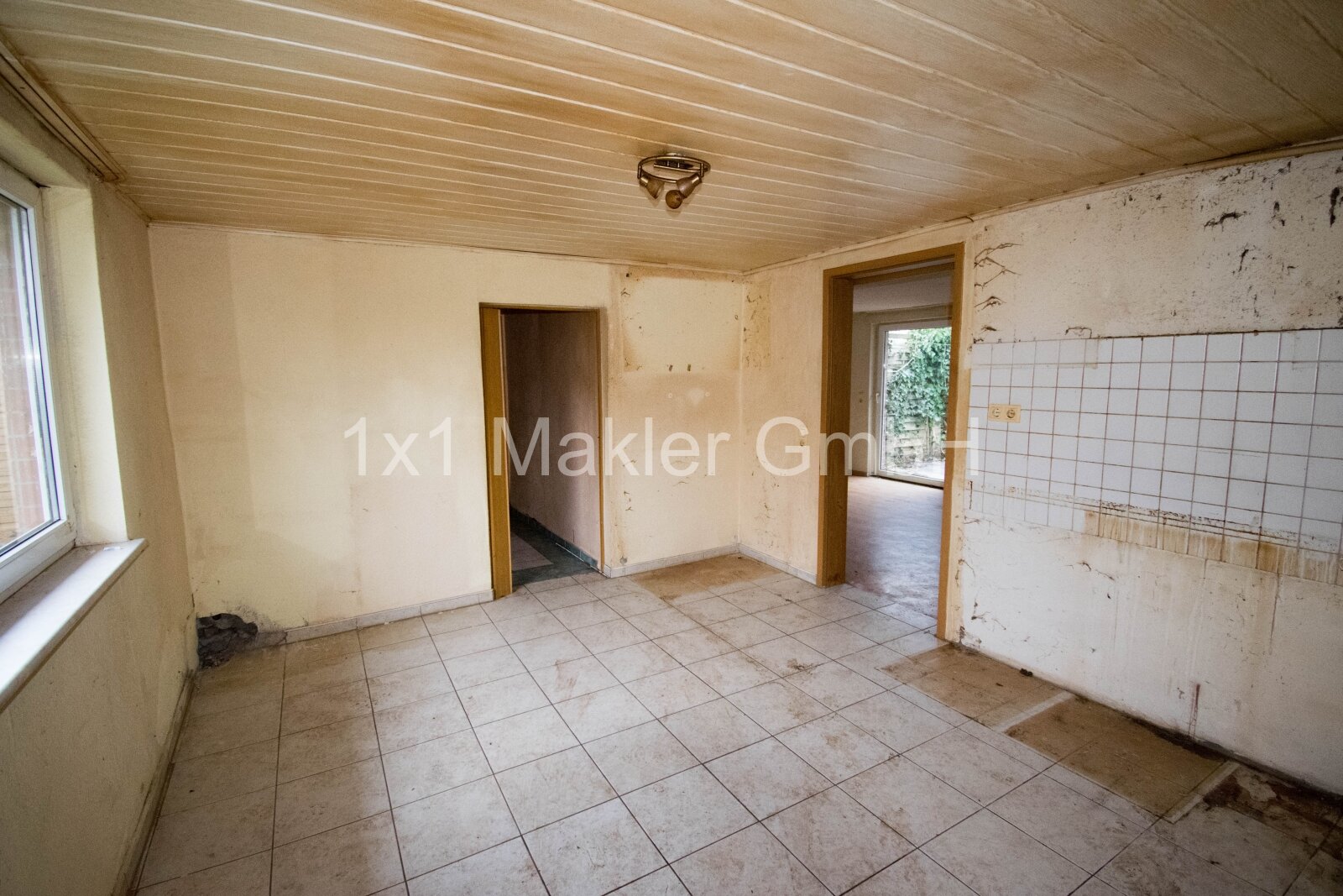 Doppelhaushälfte mit 1.268 m² Grundstück