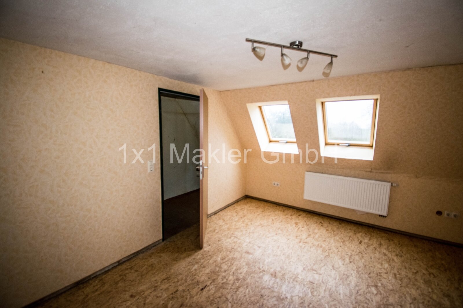 Doppelhaushälfte mit 1.268 m² Grundstück