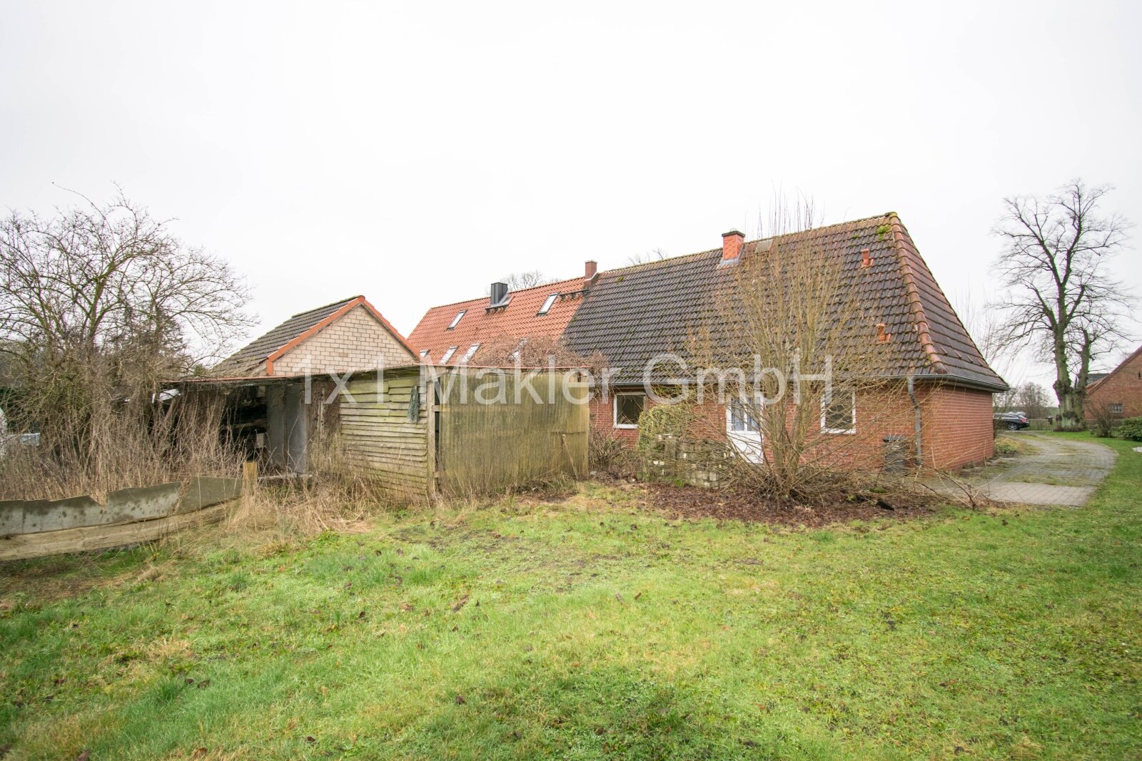 Doppelhaushälfte mit 1.268 m² Grundstück