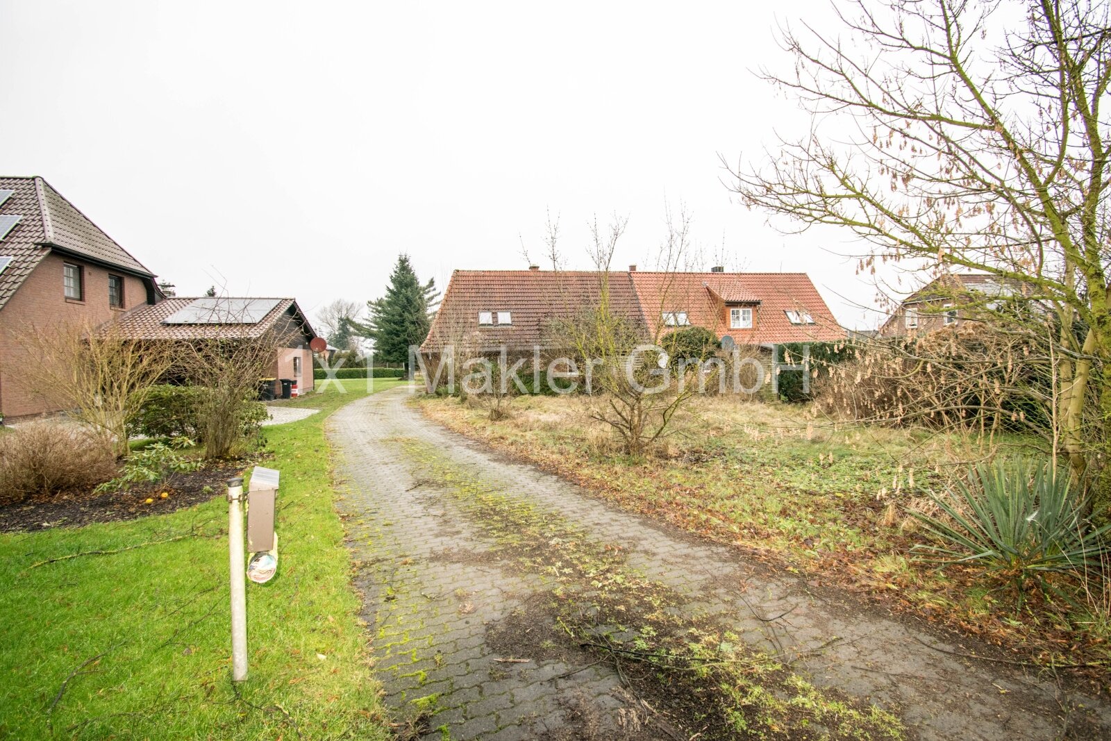 Doppelhaushälfte mit 1.268 m² Grundstück