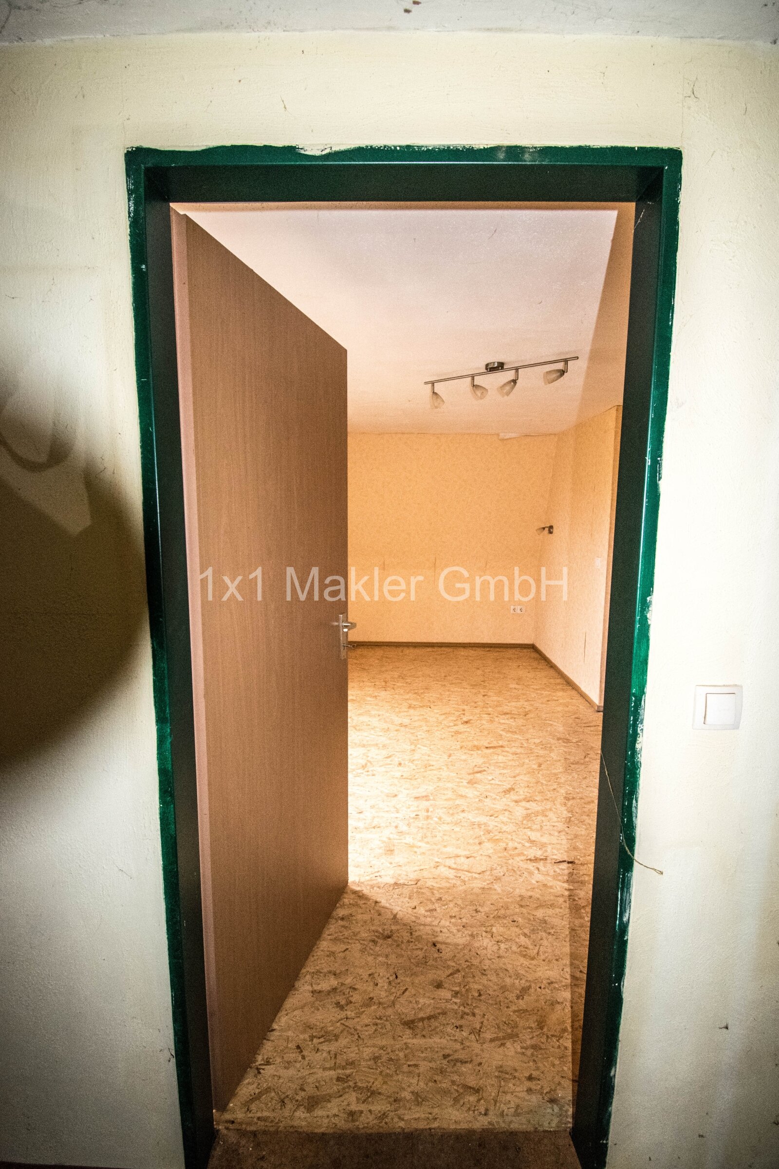 Doppelhaushälfte mit 1.268 m² Grundstück