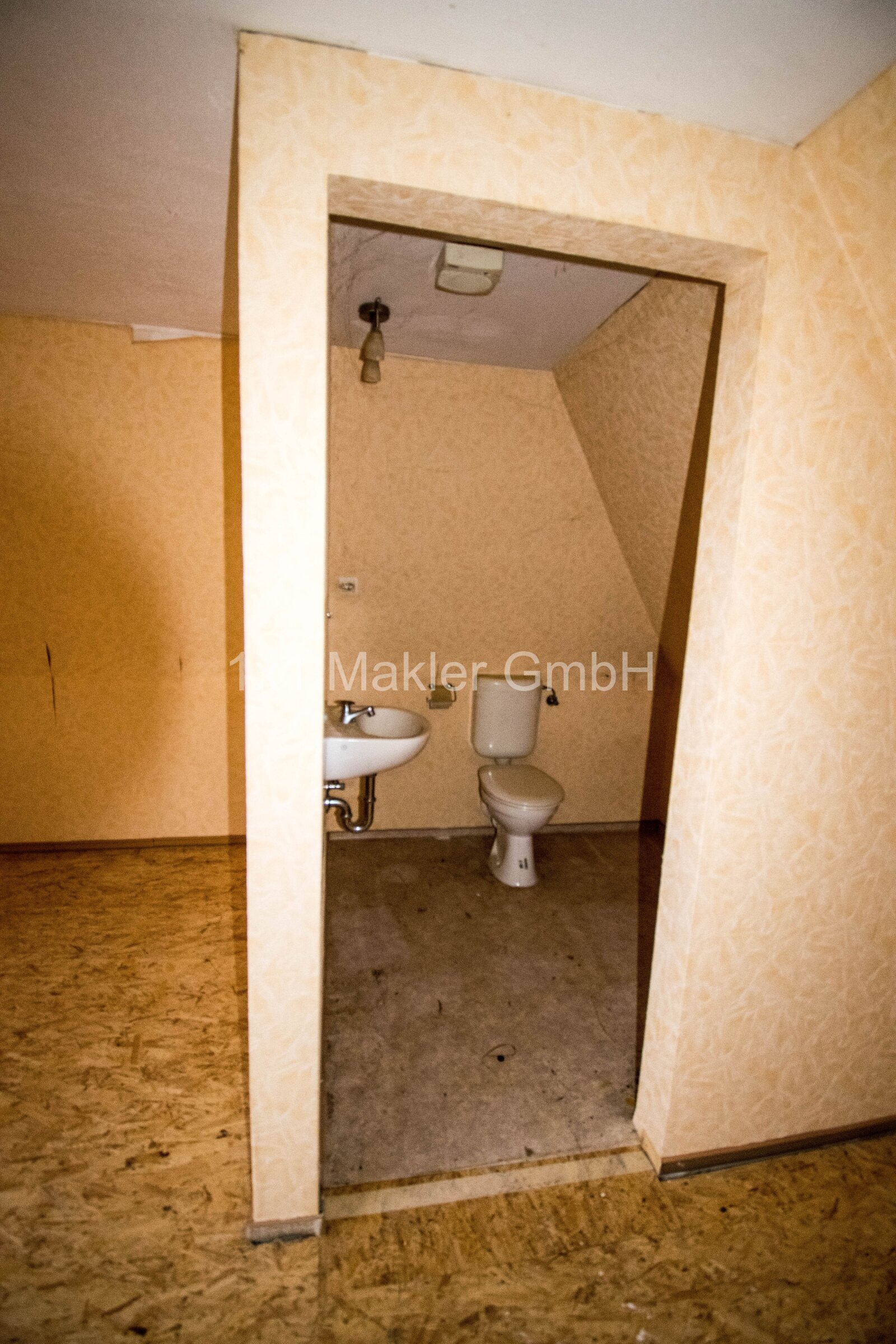 Doppelhaushälfte mit 1.268 m² Grundstück