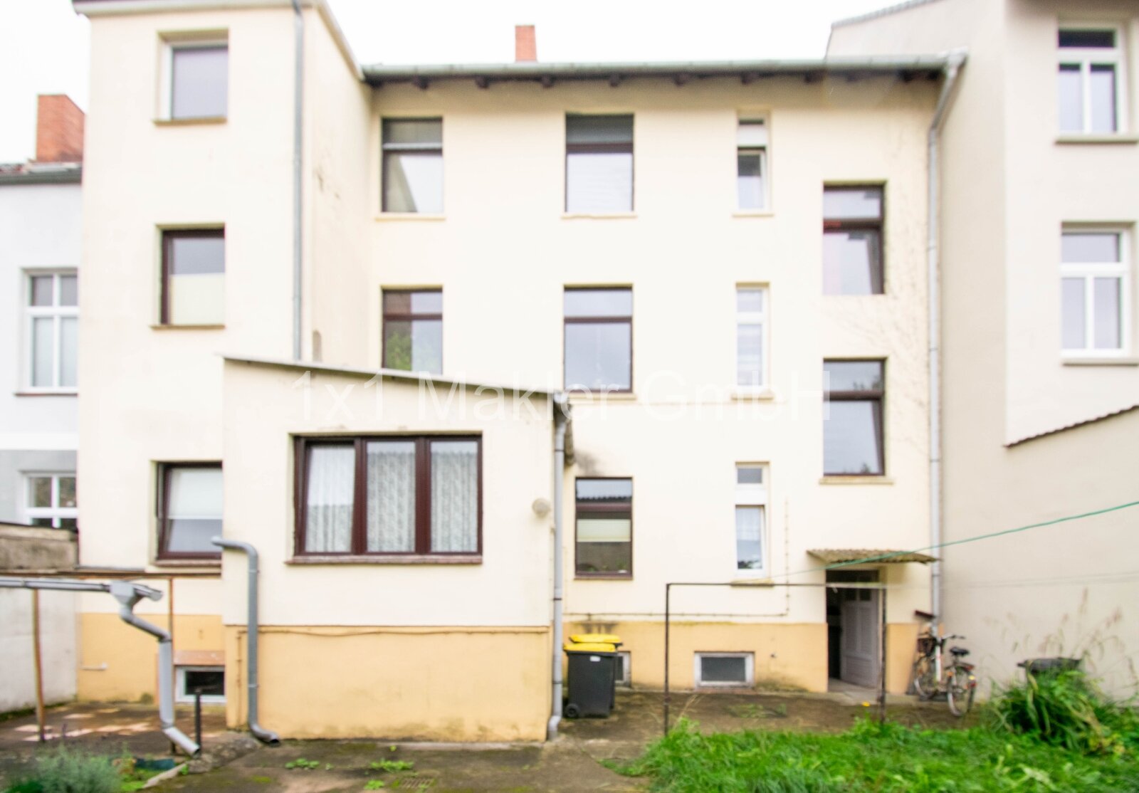 Mehrfamilienhaus mit 3 Garagen in Parchim