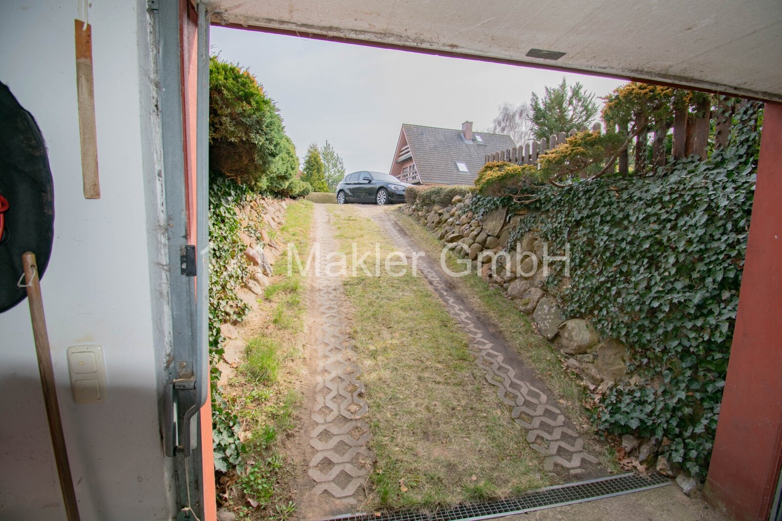 Einfamilienhaus in idyllischer Lage mit Tiefgarage