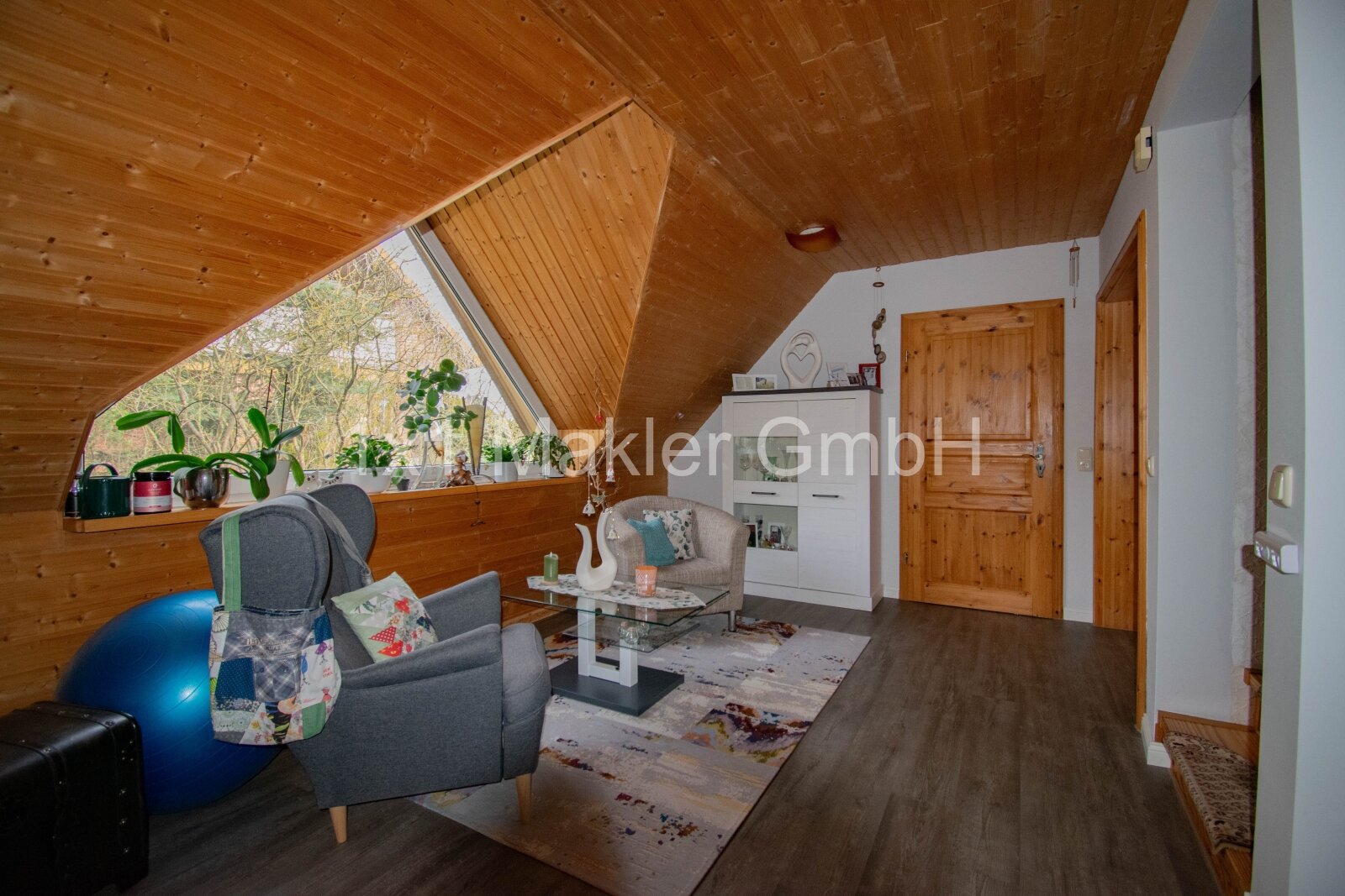 Einfamilienhaus in idyllischer Lage mit Tiefgarage