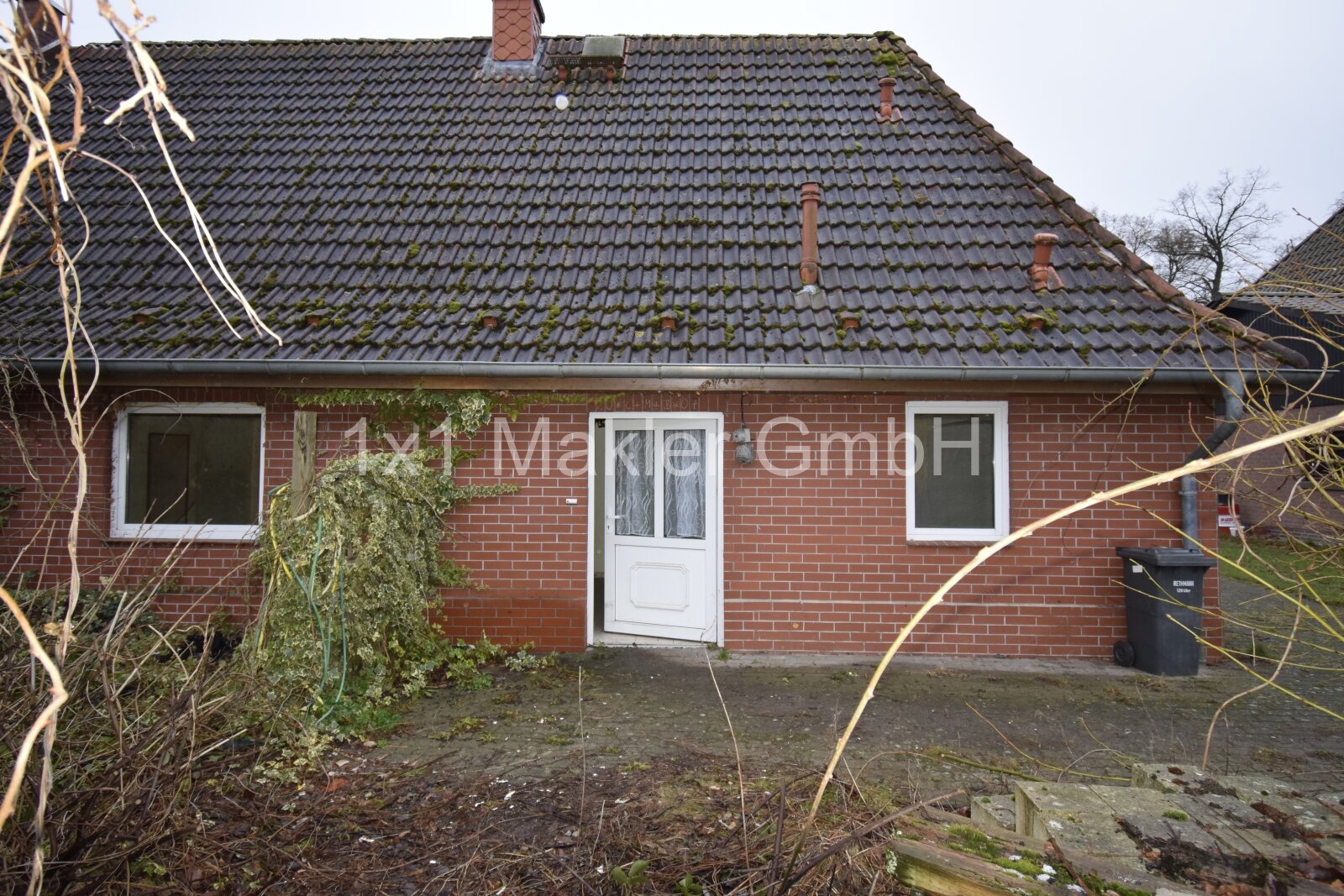 Dreilützow: Doppelhaushälfte mit 1.268 m² Grundstück 