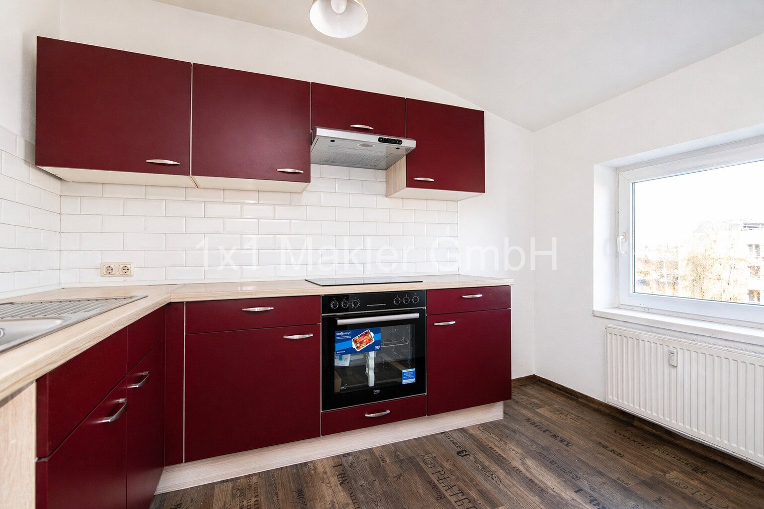 Schwerin: 4 Raum Wohnung mit Balkon und Einbauküche 