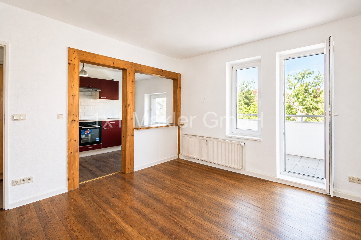 4 Raum Wohnung mit Balkon und Einbauküche