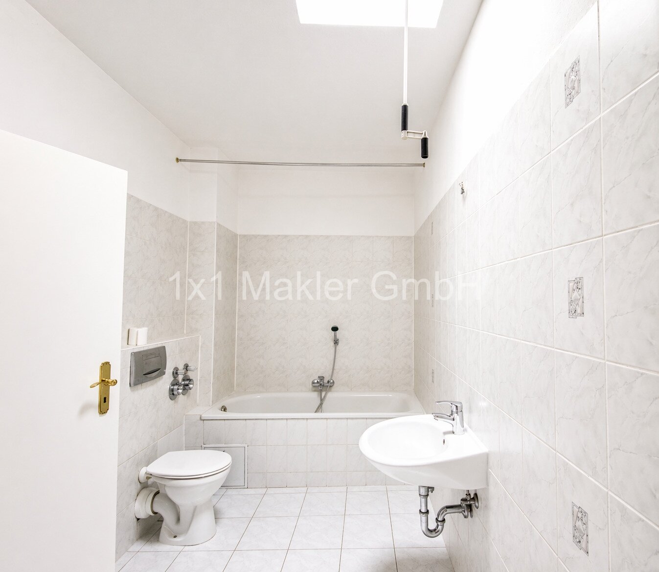 4 Raum Wohnung mit Balkon und Einbauküche