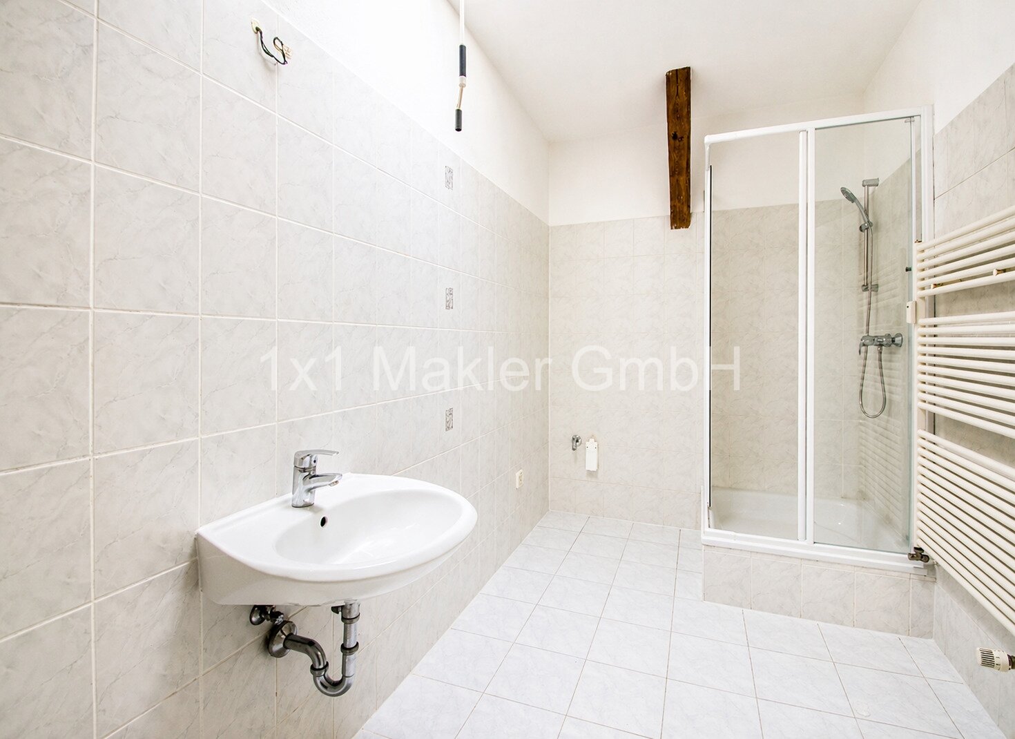 4 Raum Wohnung mit Balkon und Einbauküche