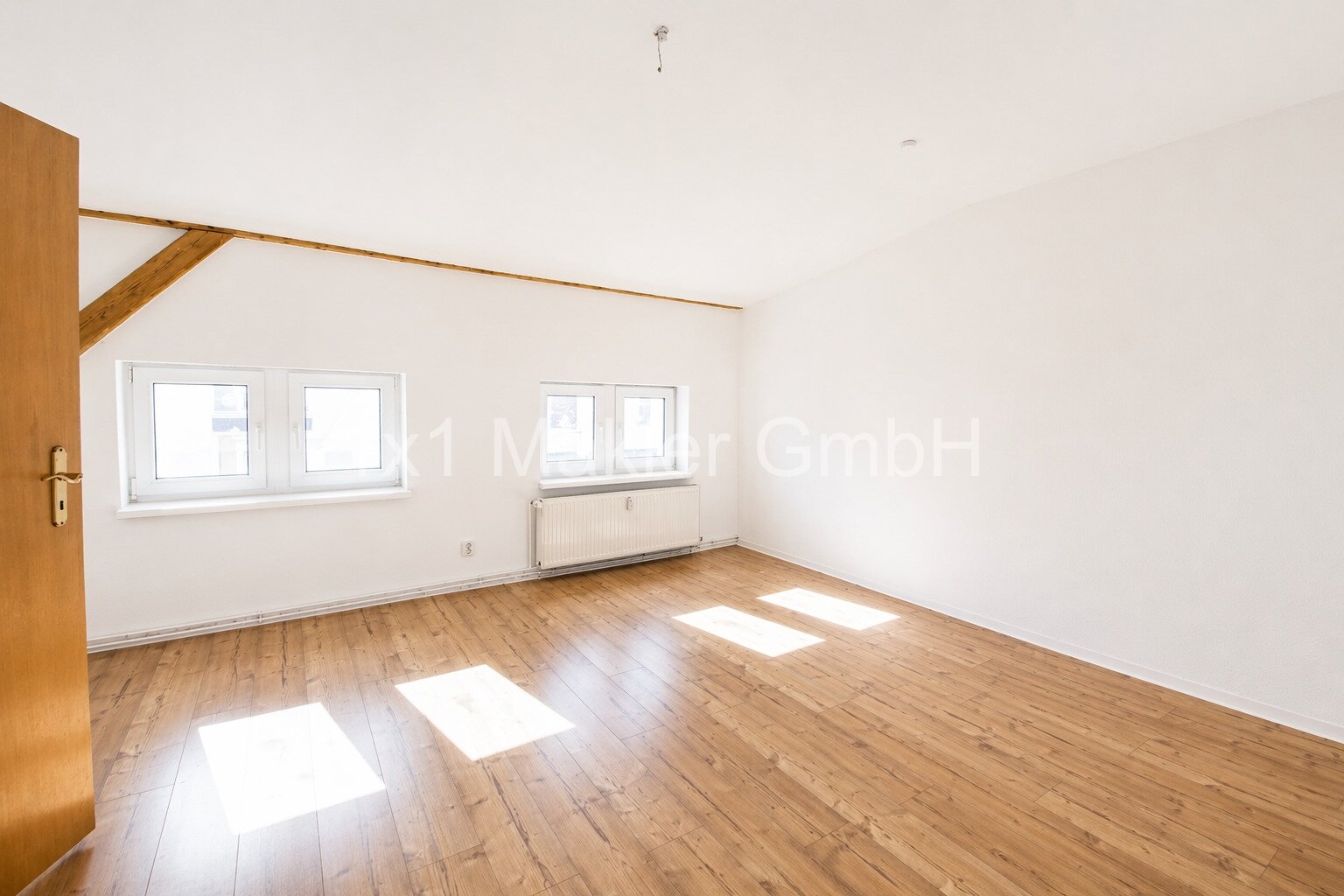 4 Raum Wohnung mit Balkon und Einbauküche