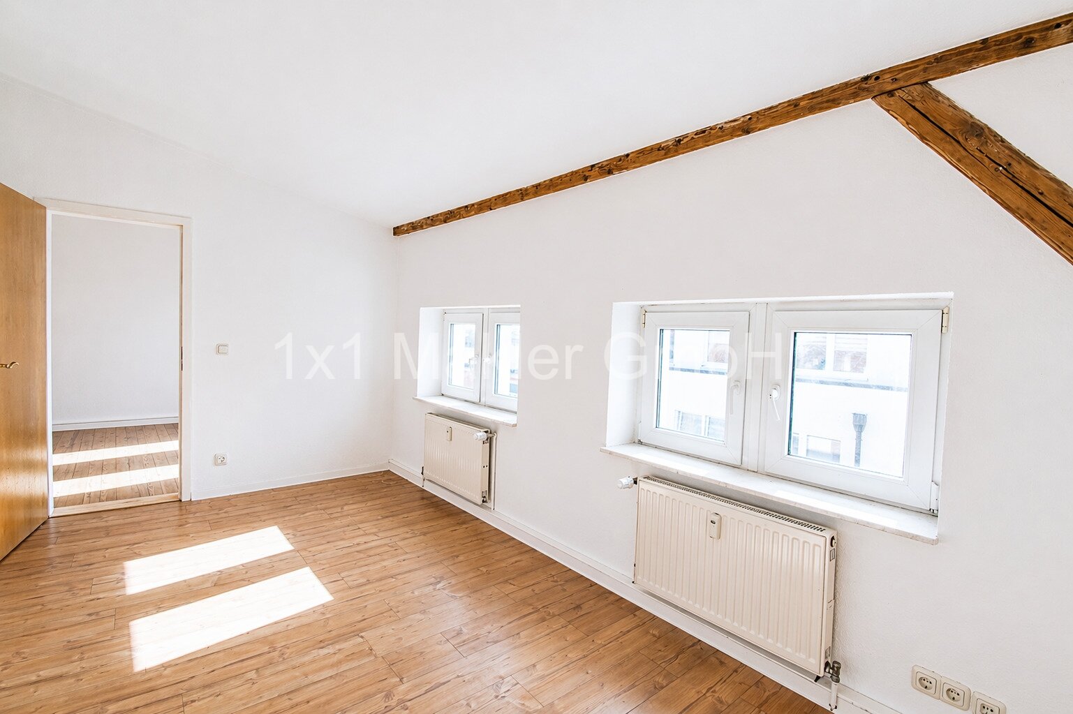 4 Raum Wohnung mit Balkon und Einbauküche