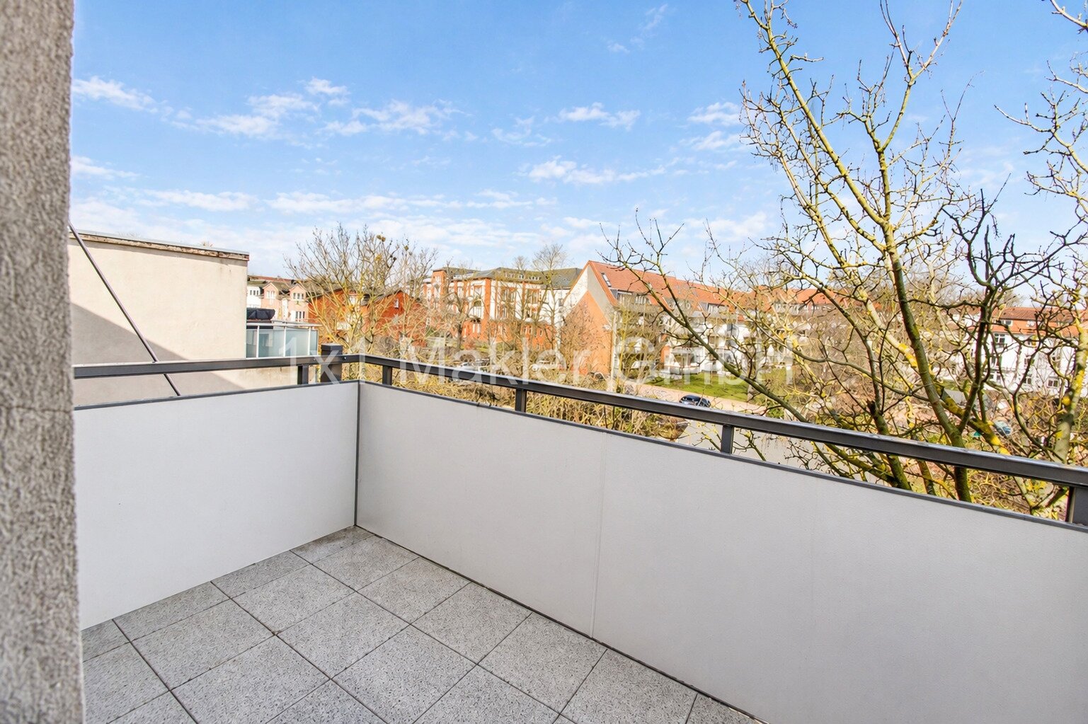 4 Raum Wohnung mit Balkon und Einbauküche