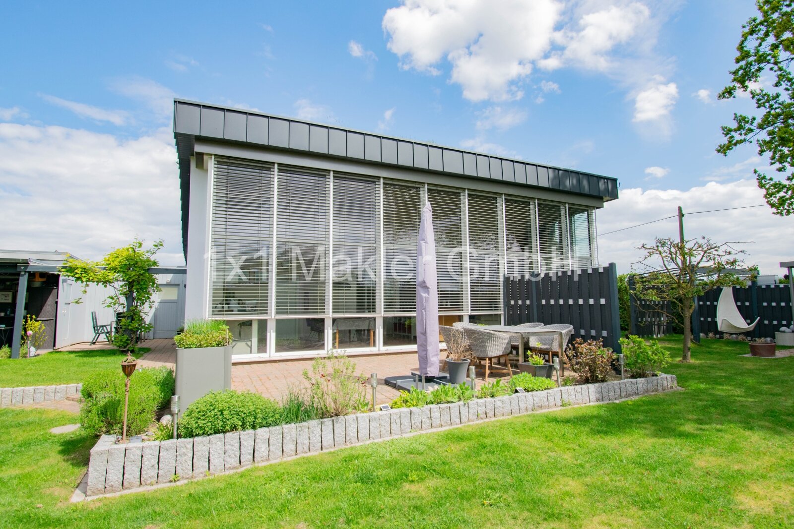 Barrierefreier Architektur-Bungalow mit Wärmepumpe 