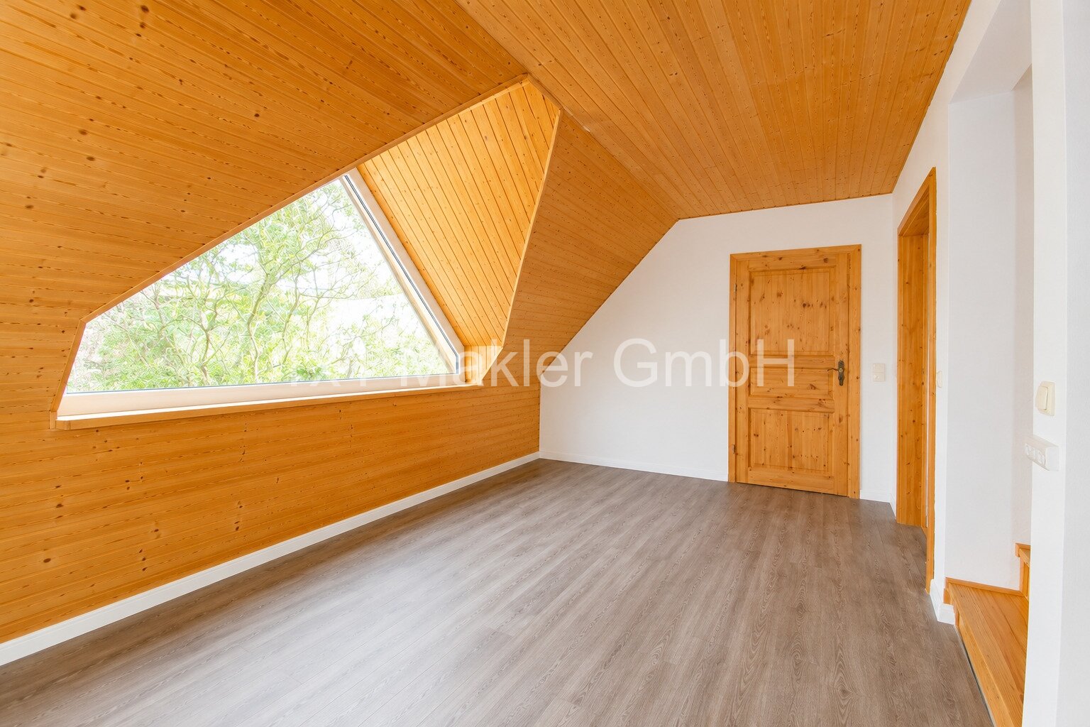 Einfamilienhaus in grüner Oase