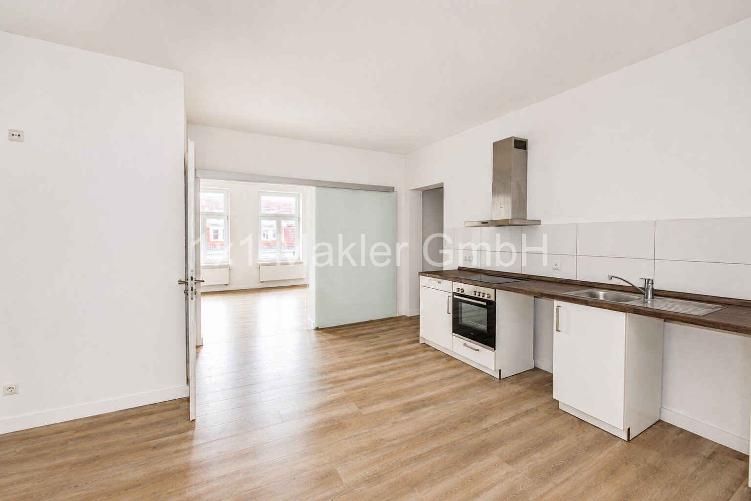 Kernsanierte 2-Raum-Wohnung mit Einbauküche