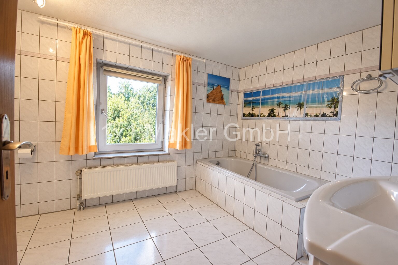 Zweifamilienhaus mit 2.657 m² Grundstück
