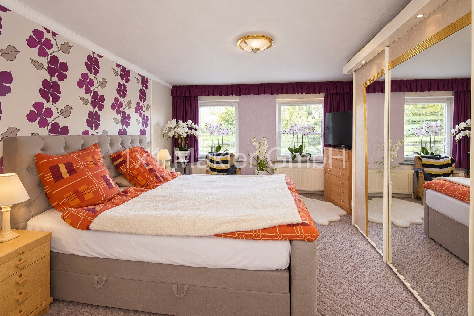 Zweifamilienhaus mit 2.657 m² Grundstück
