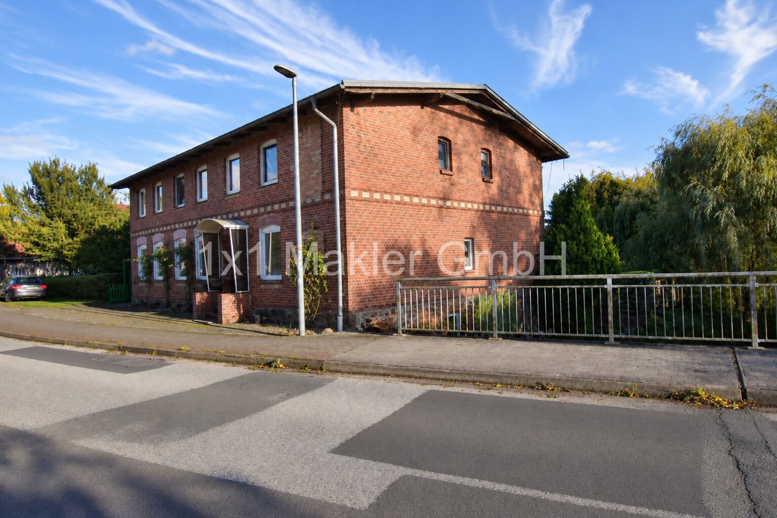 Zweifamilienhaus mit 2.657 m² Grundstück