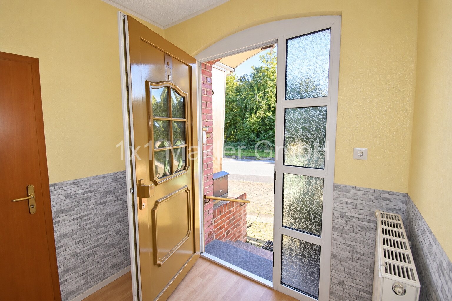 Zweifamilienhaus mit 2.657 m² Grundstück