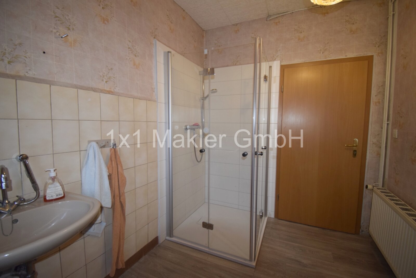Zweifamilienhaus mit 2.657 m² Grundstück