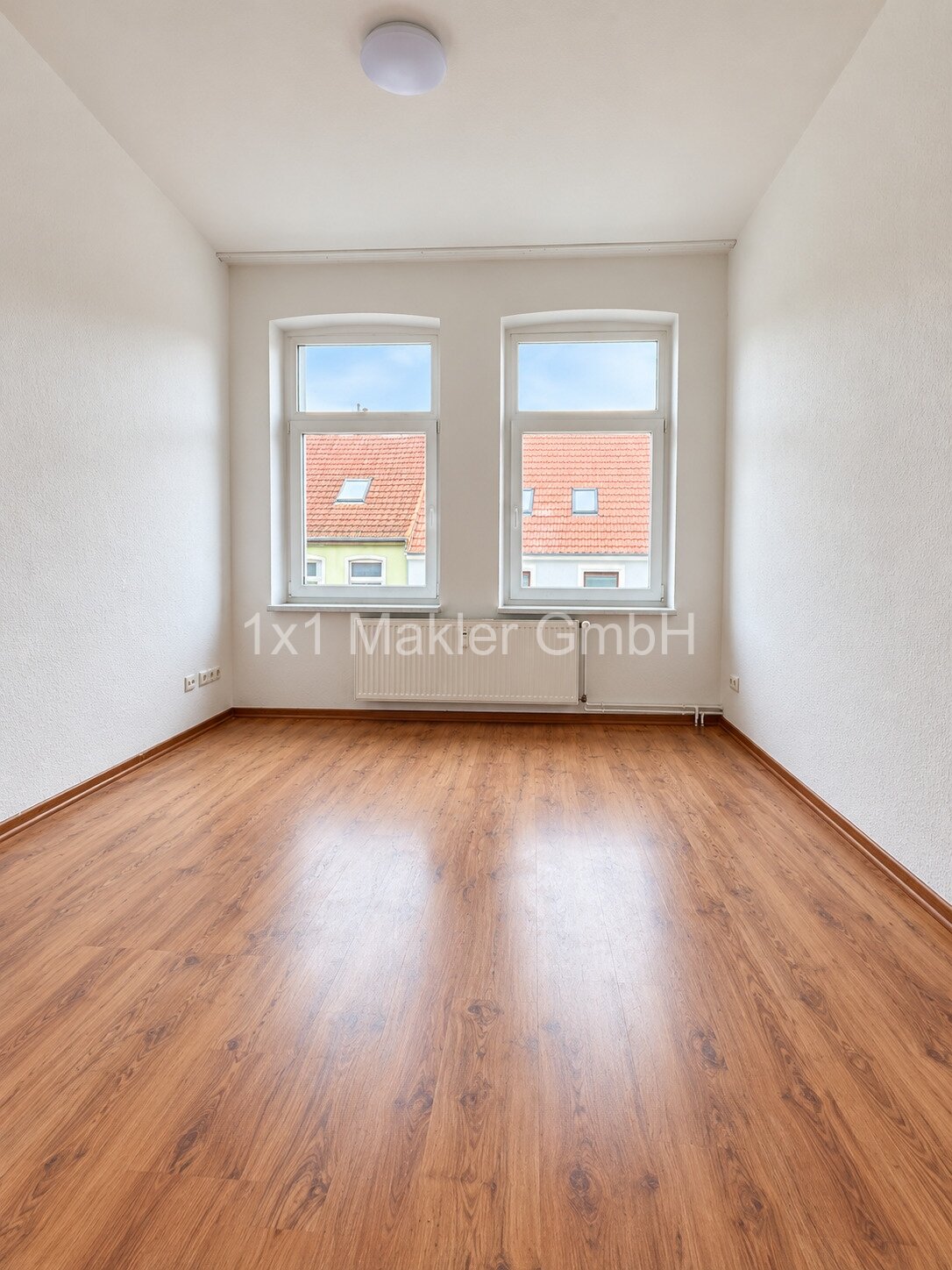 Helle 2 Raum Wohnung mit Einbauküche