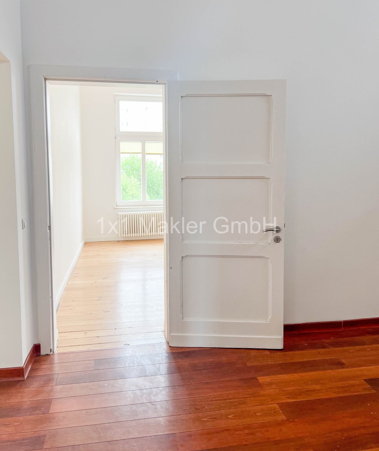 Blick vom Flur zum Arbeitszimmer