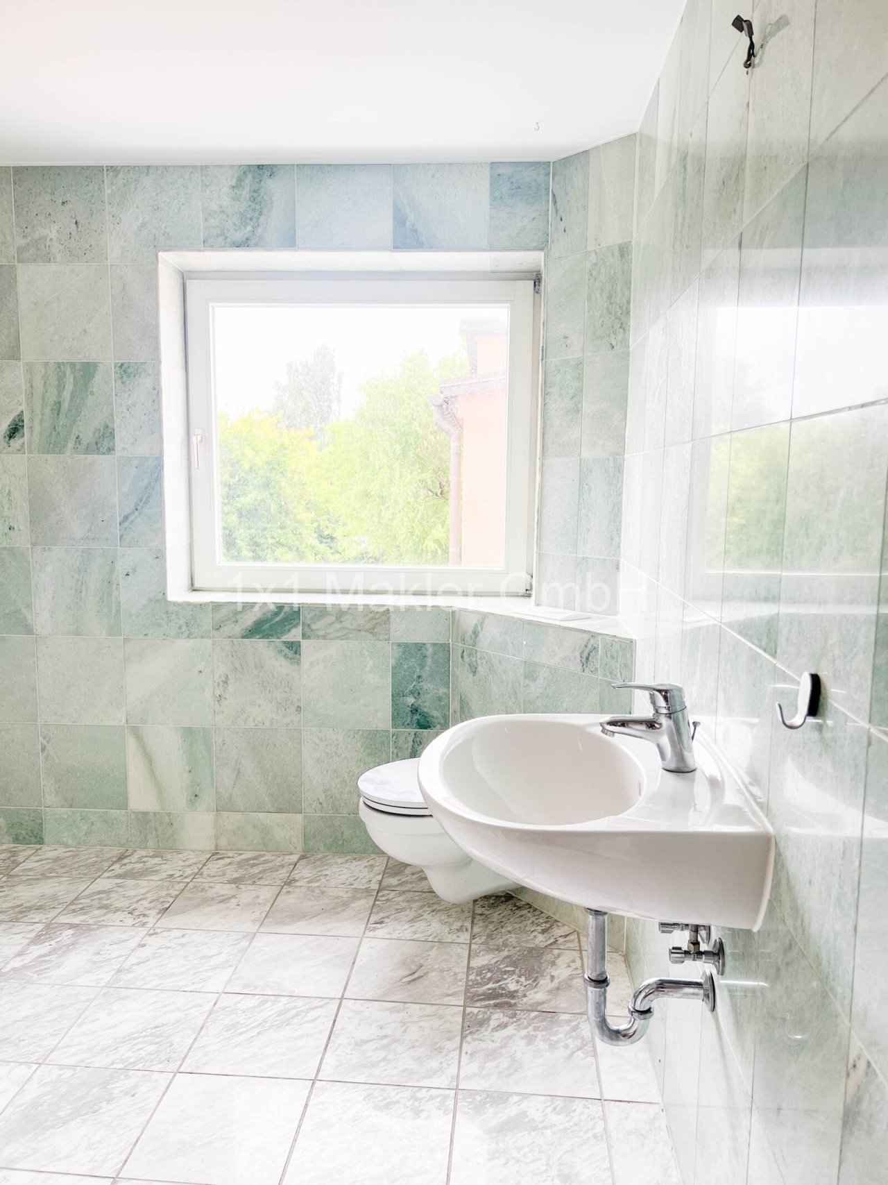 1. Badezimmer mit Dusche