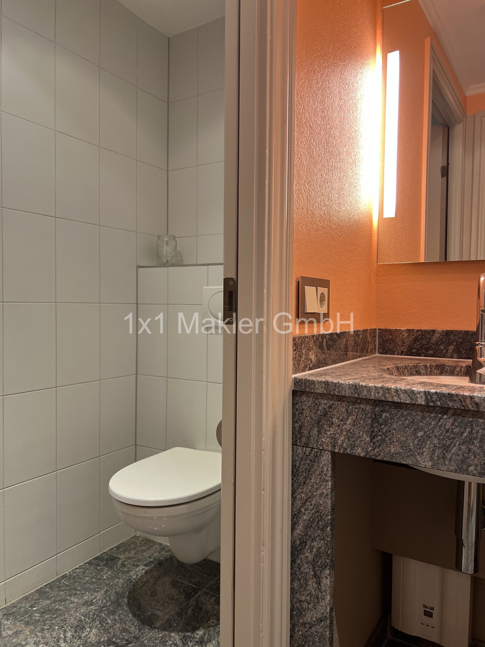 2 getrennte Toiletten 2 getrennte Toiletten
