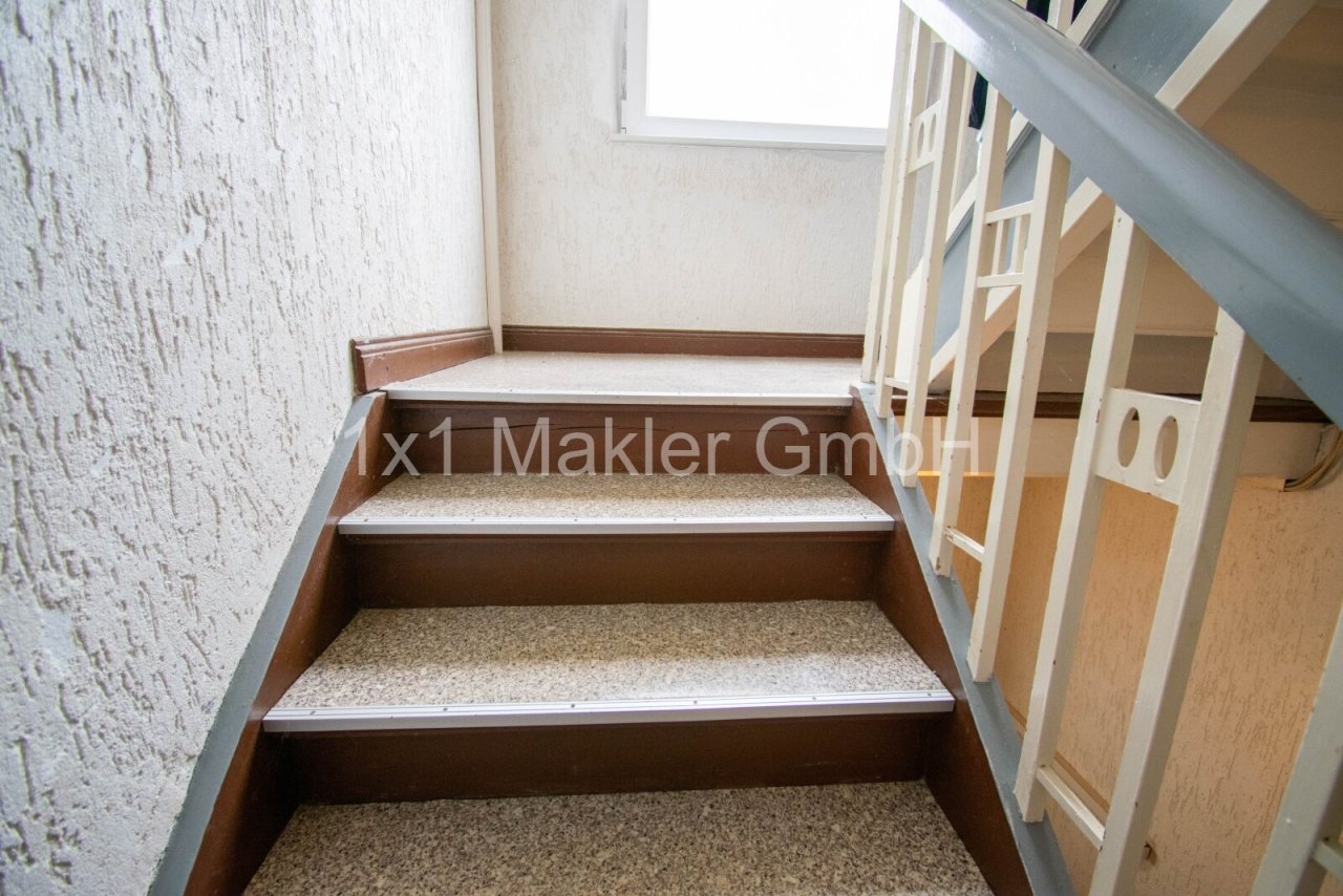 Komfortabel gedämmte Treppe mit rutschfesten Einlagen Komfortabel gedämmte Treppe mit rutschfesten Einlagen