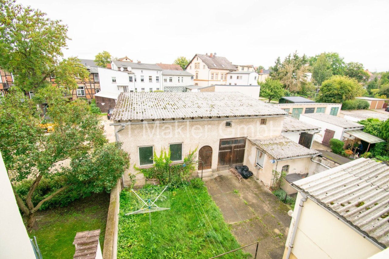 Blick vom Treppenhaus zur Garage Blick vom Treppenhaus zur Garage