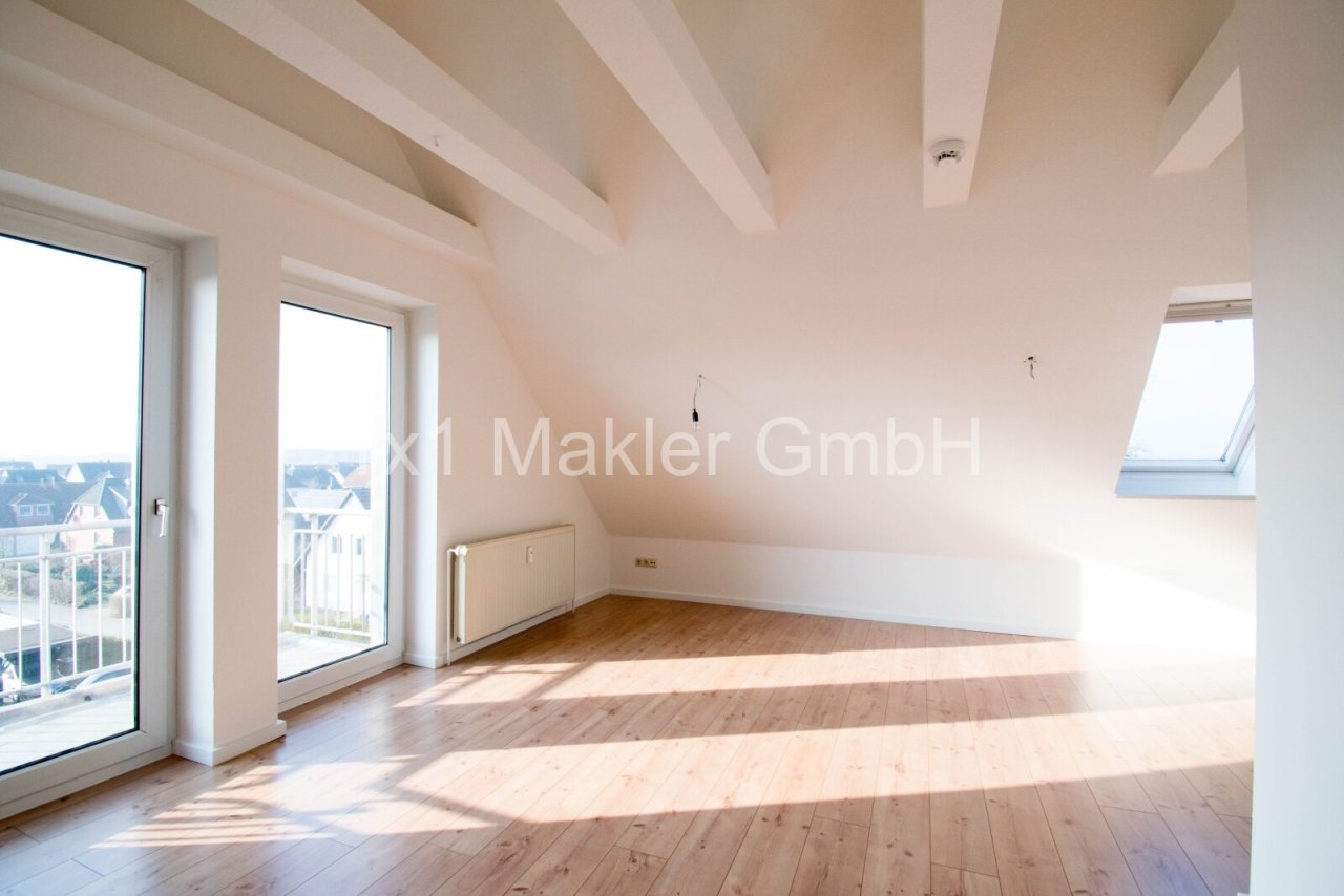 Blick zu beiden Balkonfenster