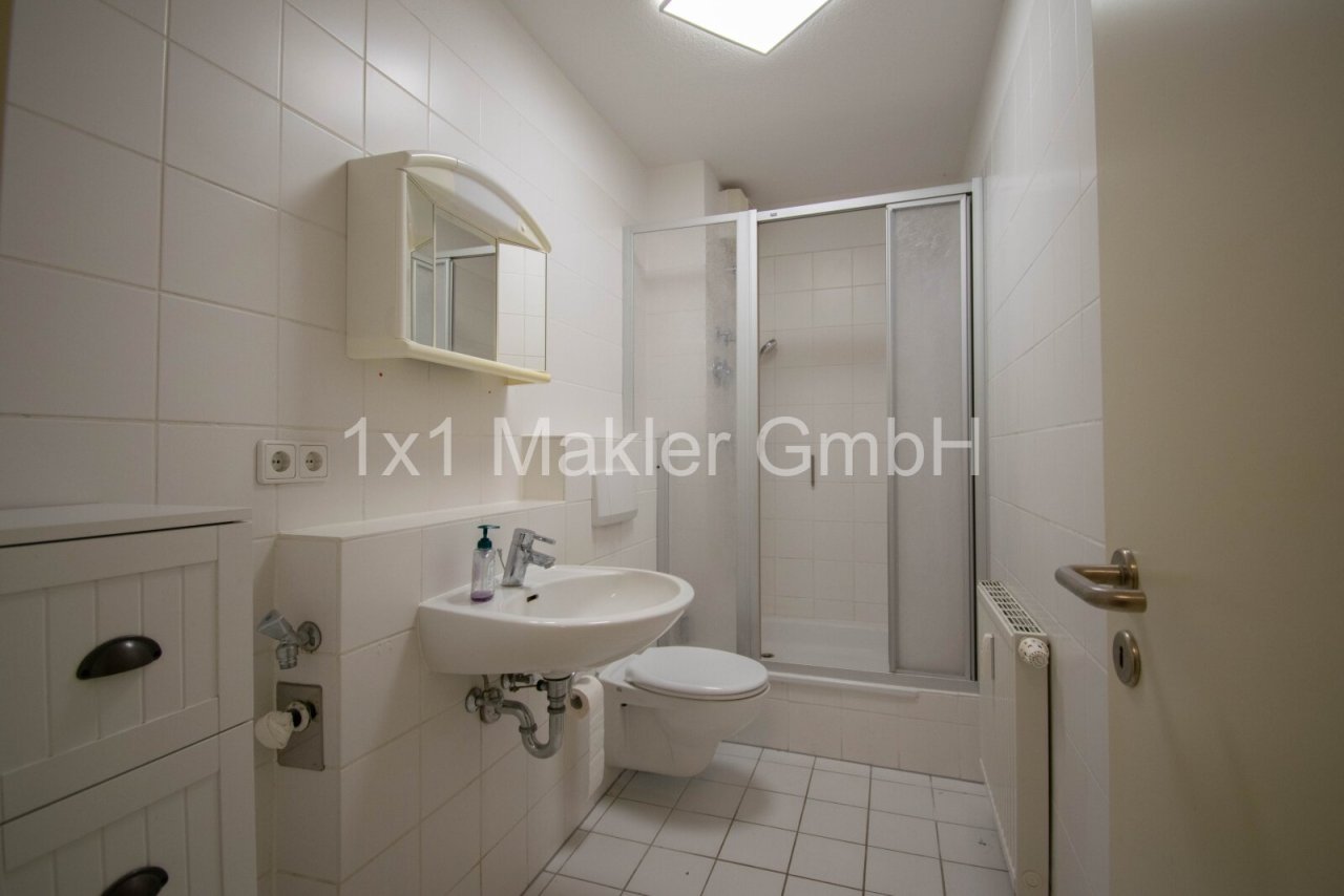 Badezimmer mit Dusche Badezimmer mit Dusche