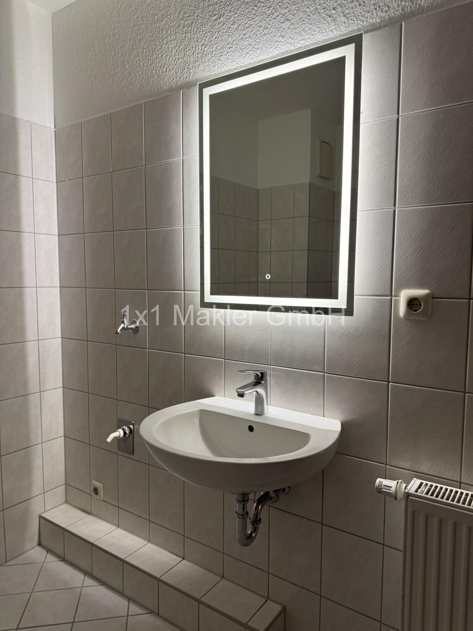 Putbus: 1,5 Zimmer Wohnung mit Südbalkon u. Stellplatz 