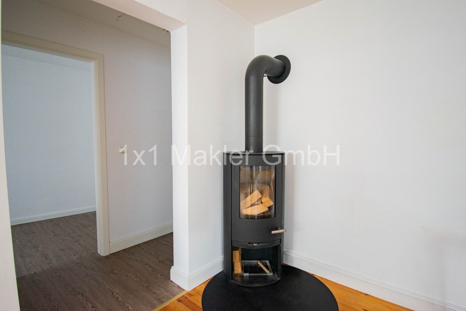 Wohnzimmer mit Kamin