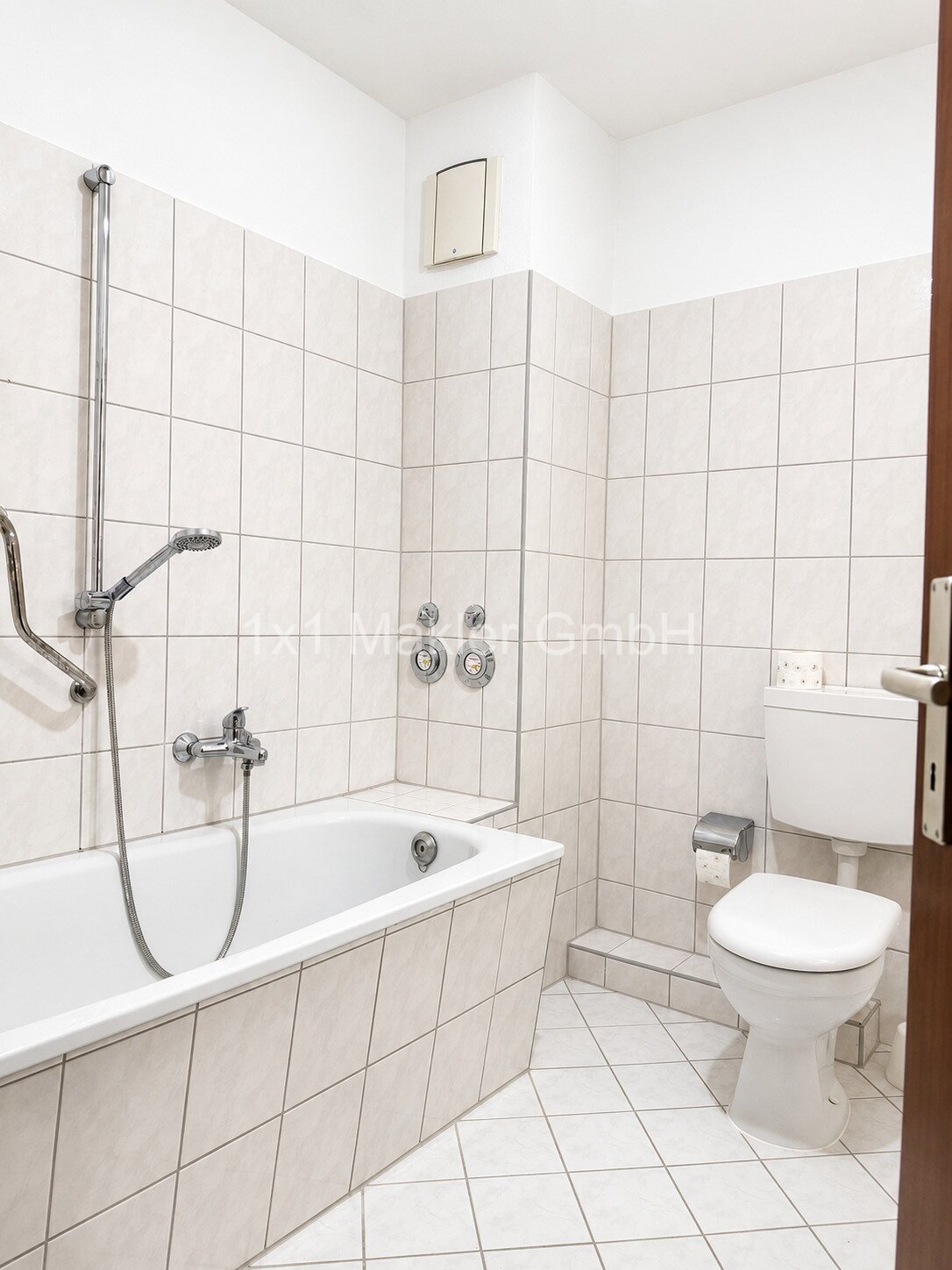 Badezimmer mit Badewanne Badezimmer mit Badewanne