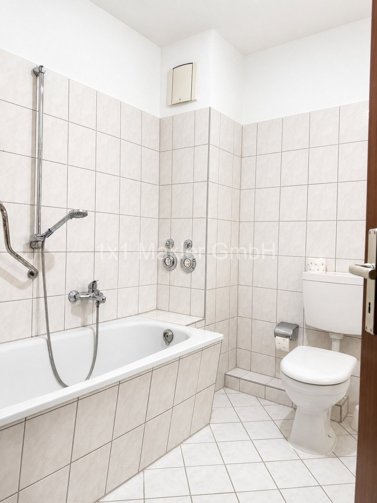 Badezimmer mit Badewanne Badezimmer mit Badewanne