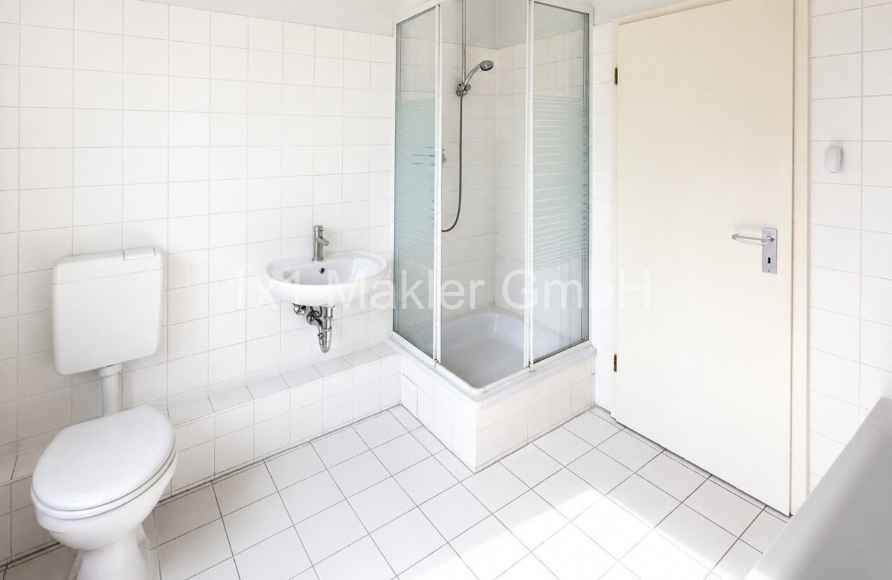Badezimmer mit Dusche