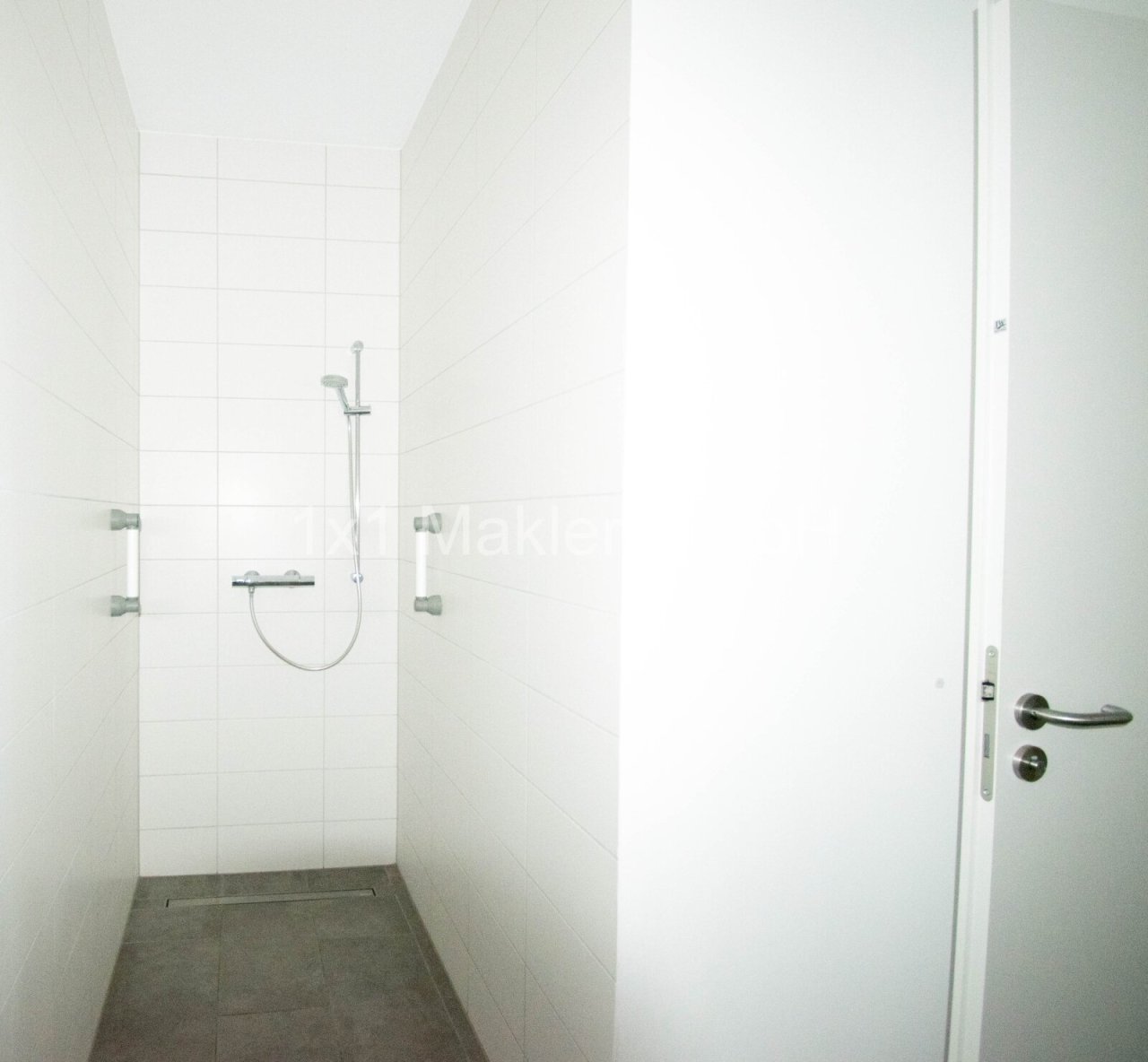 Badezimmer mit Dusche Badezimmer mit Dusche