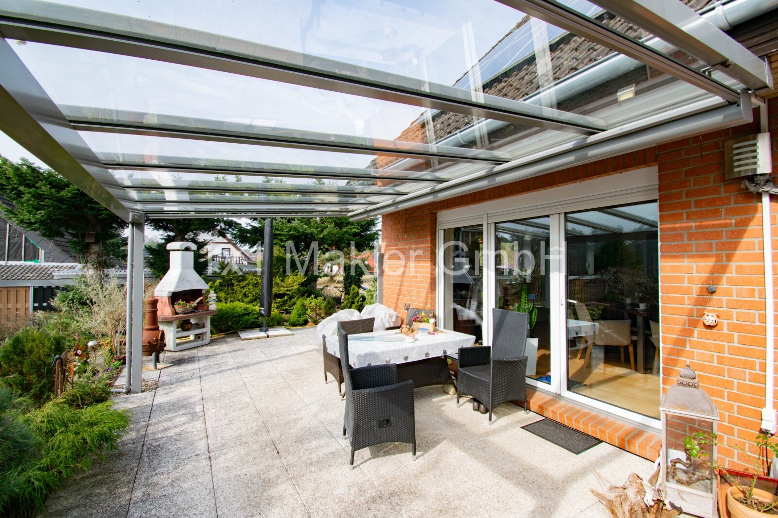 Terrasse mit Überdachung und Markise unter Glas Terrasse mit Überdachung und Markise unter Glas