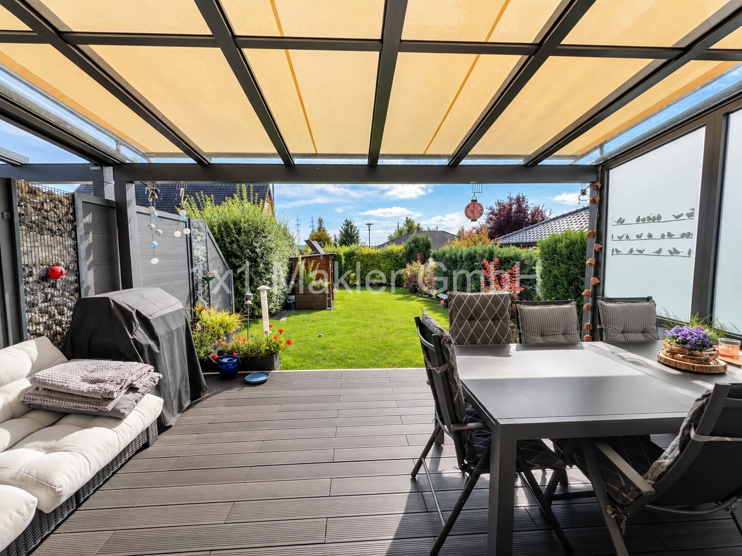 Terrasse mit Blick in Garten