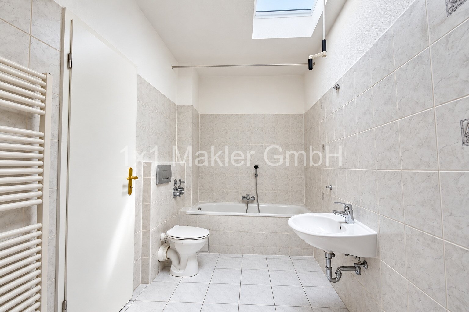 Badezimmer mit Oberlicht Badezimmer mit Oberlicht